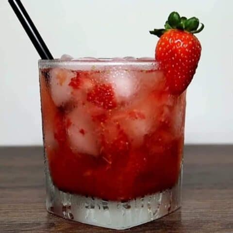 Caipirinha cremosa de morango
