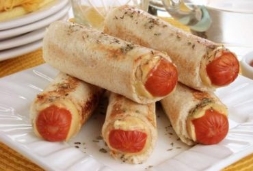 enroladinho de salsicha com pão de forma