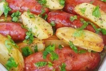 linguiça assada com batatas e maionese