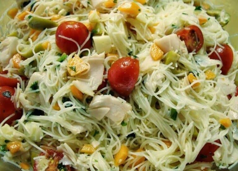 salada de bifum (macarrão de arroz)