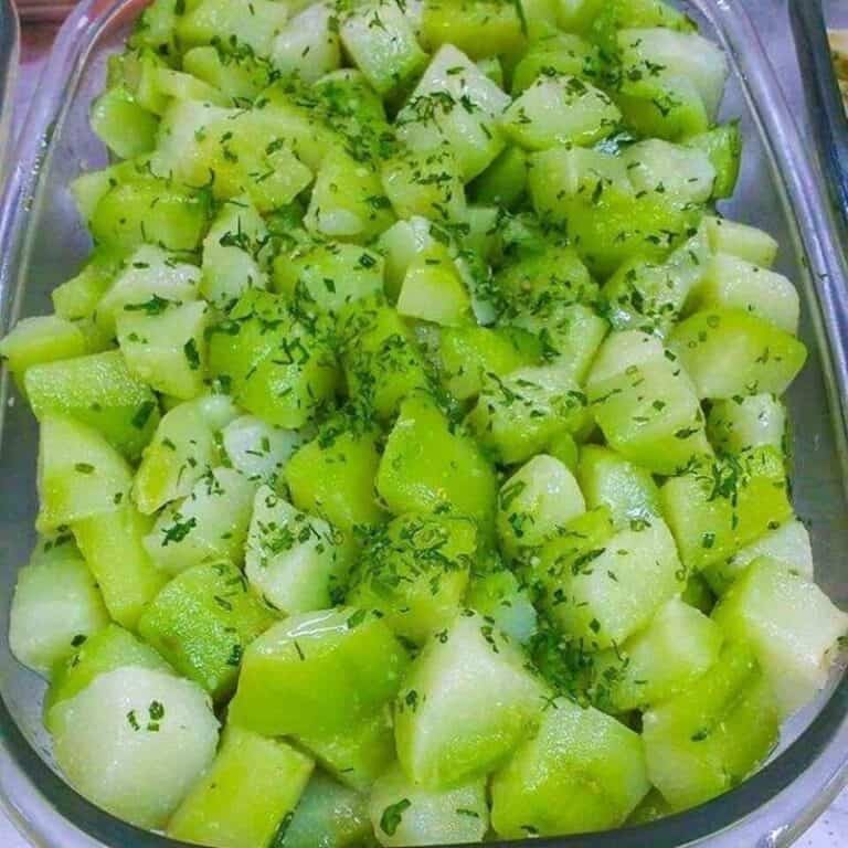 salada de chuchu simples e saborosa