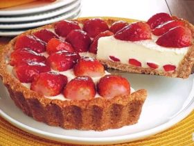 torta de morango com chocolate branco