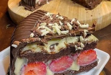 bolo bombom de morango