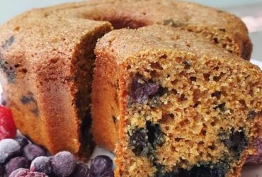 bolo integral de frutas vermelhas sem aÇÚcar
