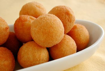 bolinha de queijo com 3