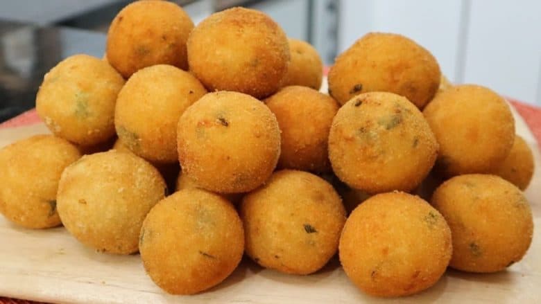 bolinho de mandioca assado