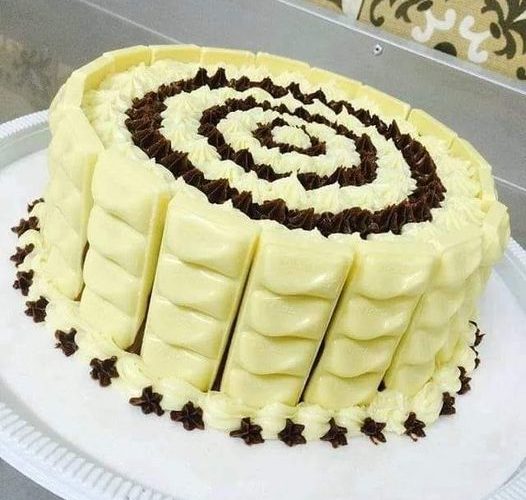 bolo molhadinho de coco e chocolate branco fica uma delicia