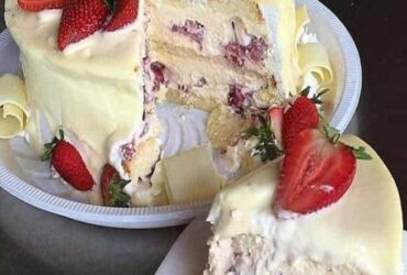 bolo de leite ninho com morango