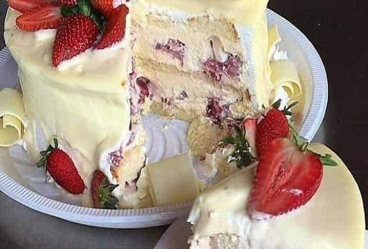 bolo de leite ninho com morango