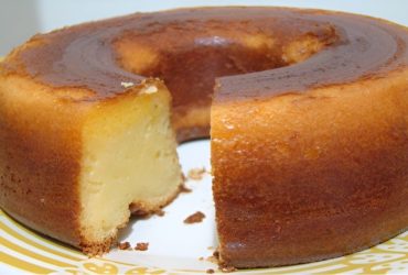 bolo de coco com bem cremoso