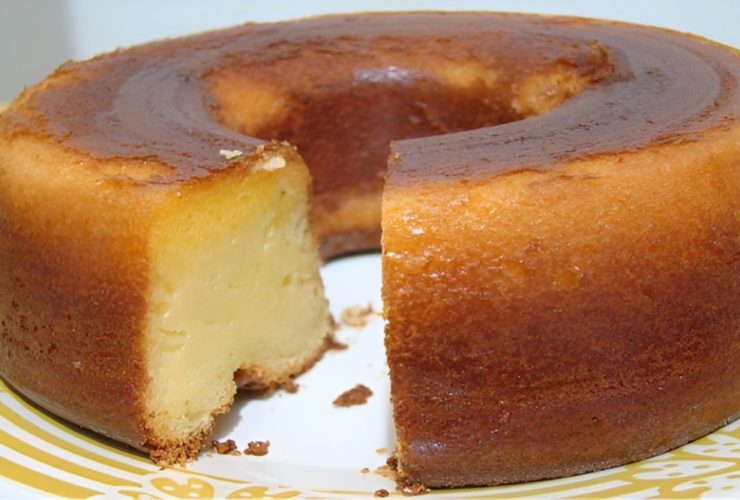 bolo de coco com bem cremoso