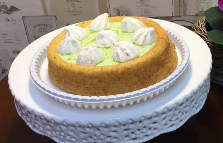 bolo piscina com chocolate e mousse de limão