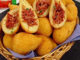 coxinha de mandioca com carne seca