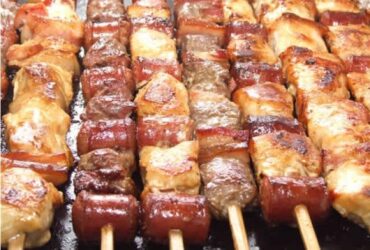 faça o churrasco em casa e experimente esses 3 espetinhos deliciosos e fáceis de preparar