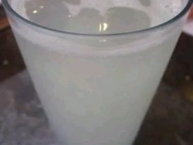 ice caseiro com vodka e limão