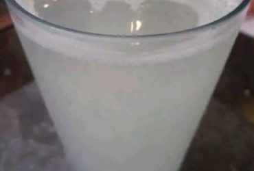 ice caseiro com vodka e limão