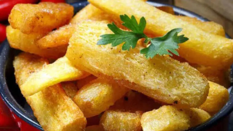 mandioca frita na airfryer, super crocante e deliciosa