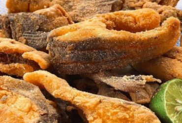 peixe frito crocante