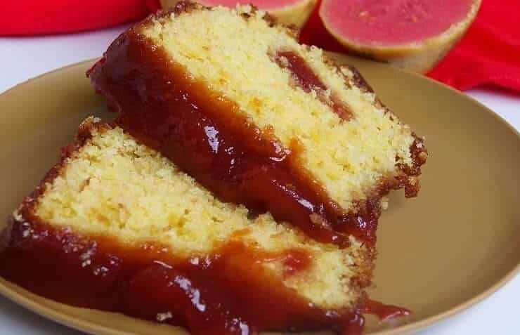 receita de bolo de fubá com goiabada.
