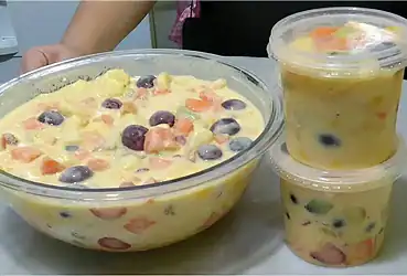 salada de frutas cremosa e muito fácil
