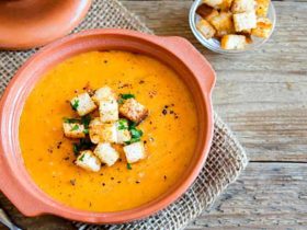 sopa de abóbora e inhame com crocante