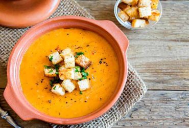 sopa de abóbora e inhame com crocante