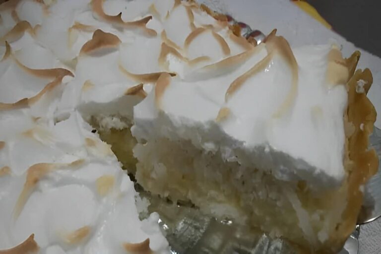 torta gelada de coco fica deliciosa perfeita para ocasiões especiais