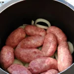 linguiça assada na panela de pressão – créditos canal ediane – comida mineira