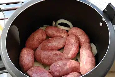 linguiça assada na panela de pressão – créditos canal ediane – comida mineira