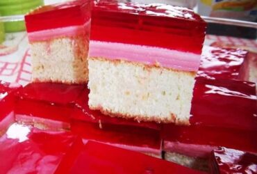 bolo gelatinado de morango