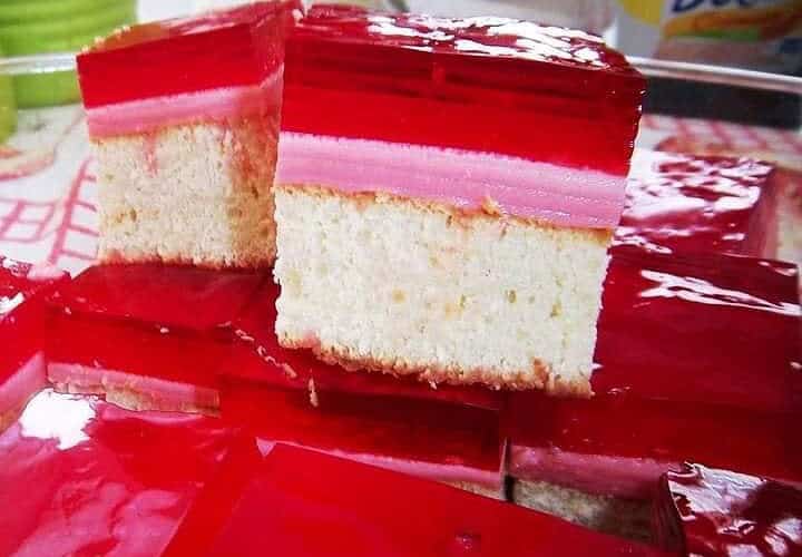 bolo gelatinado de morango