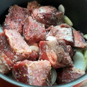 Costela na pressão com sal grosso: uma receita saborosa e prática!