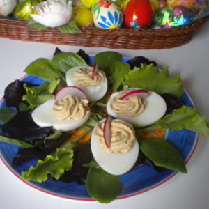 Ovos cozidos e recheados para a Páscoa