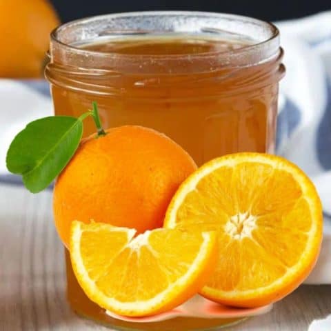Xarope caseiro de laranja e ervas: receita fácil e cremosa