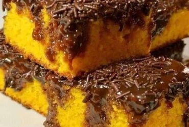 bolo de cenoura com cobertura de brigadeiro mole