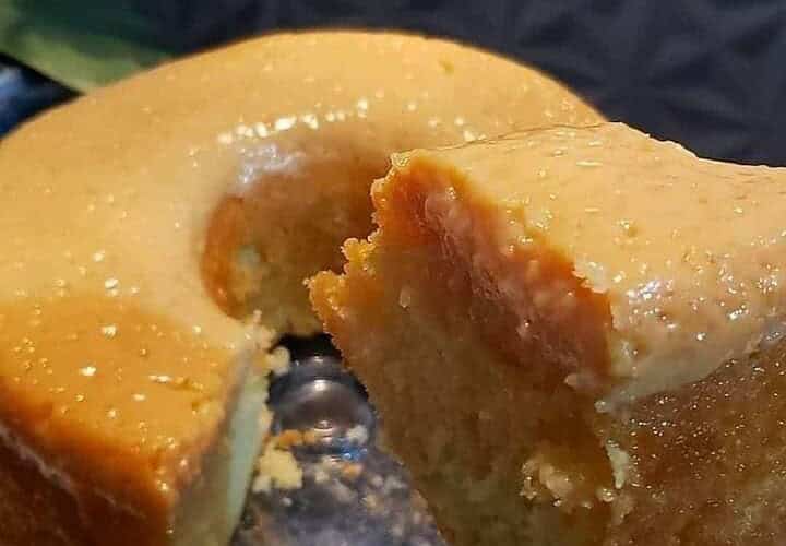 bolo de iogurte invertido com doce de leite