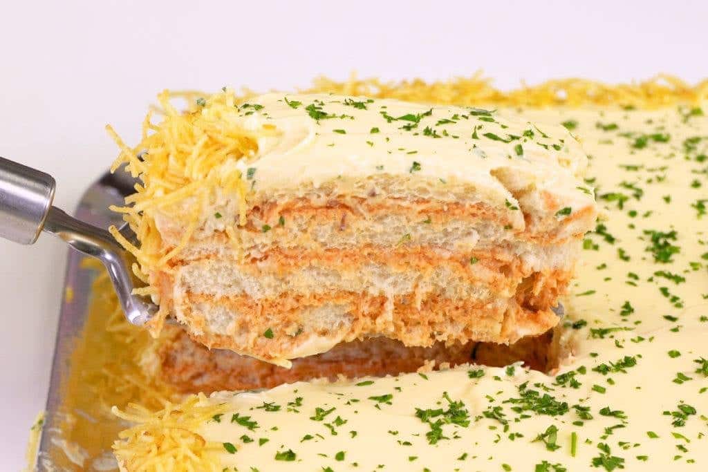 bolo de pão de forma com sardinha