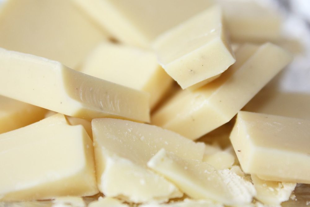 Como fazer chocolate branco caseiro: fácil demais e zero lactose