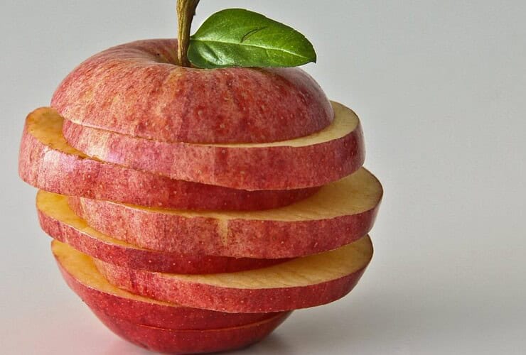 como impedir que uma maçã escureça depois de cortada