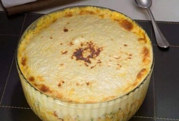 gratinado rápido de frango com queijo cremoso e legumes