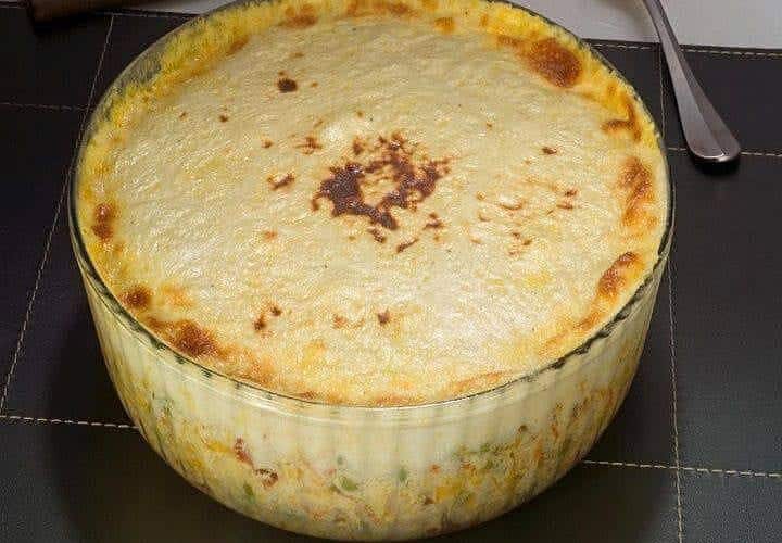 gratinado rápido de frango com queijo cremoso e legumes