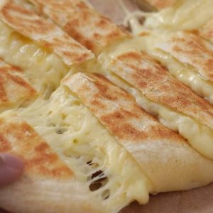 Pão de queijo de batata assado em frigideira | Sem forno, sem fermento, sem ovo
