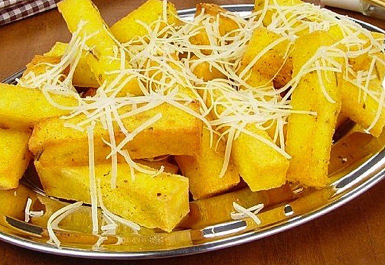 polenta frita com parmesão