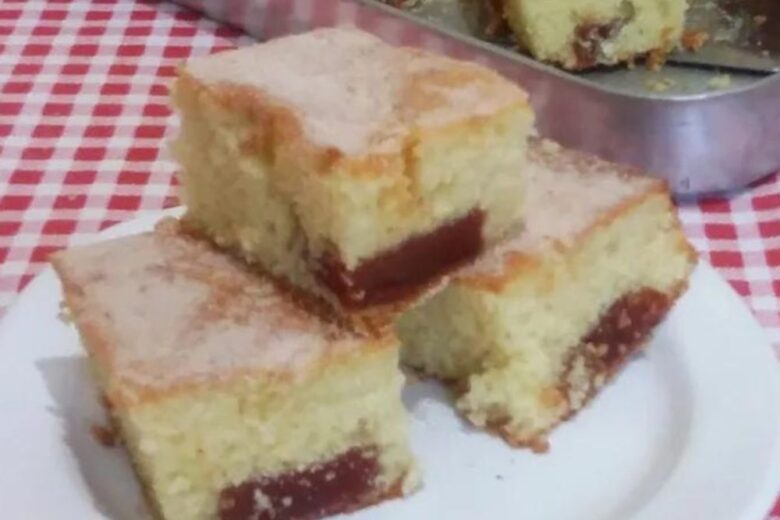 receita de bolo de iogurte com goiabada