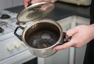 tenha cuidado ao limpar sua panela. (foto reprodução)