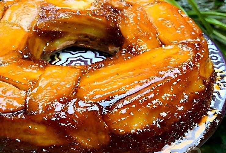 Bolo de banana de liquidificador até criança consegue preparar