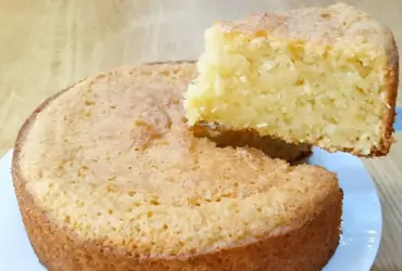 Bolo de coco sem farinha leite e manteiga molhadinho