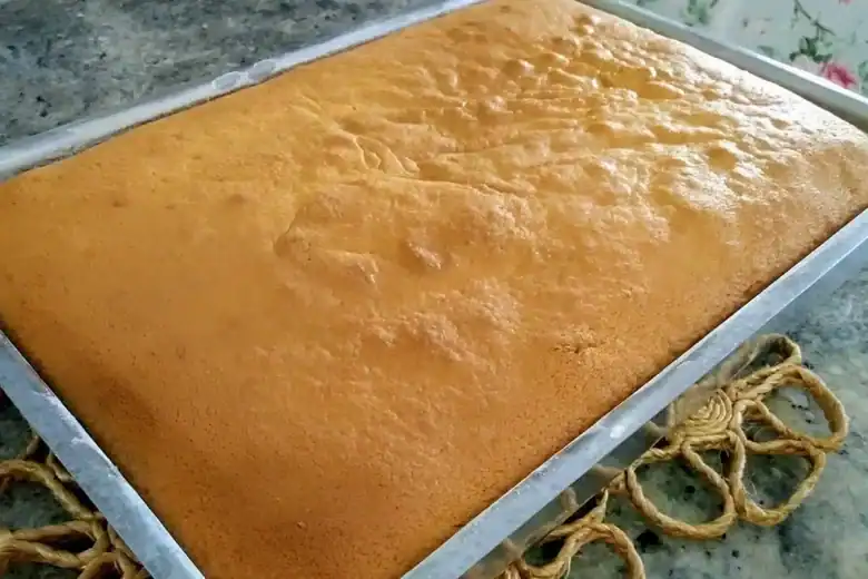 Bolo simples na forma macio vem ver essa delicia!