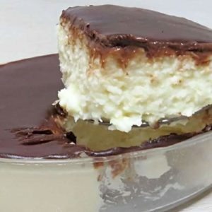 Cocada na travessa com chocolate, delicia da avó