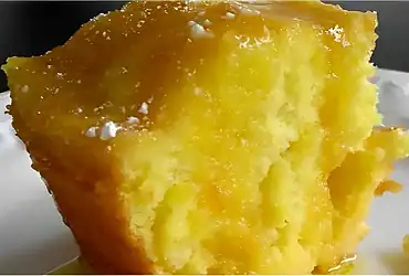 Bolo de laranja molhadinho e é uma delícia